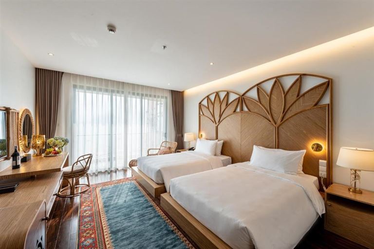 Các phòng nghỉ đều được thiết kế chỉn chu, sàn lát gỗ và tận dụng nhiều chi tiết trang trí từ nguyên liệu thiên nhiên. 