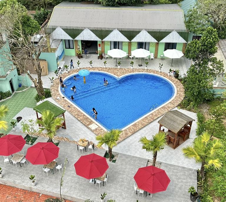 Khách sạn Minh Chau Beach là một trong những khách sạn Vân Đồn đẹp và nổi tiếng với vị trí ngay bên bãi biển.