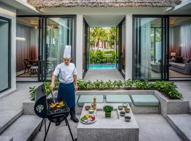 Du khách còn có thể tổ chức tiệc nướng BBQ trong khu vườn xanh mát. (nguồn: Booking.com).