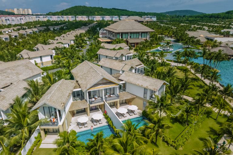 New World Phu Quoc Resort bao gồm các căn biệt thự rộng lớn nằm giữa khuôn viên xanh mát (nguồn: Booking.com).