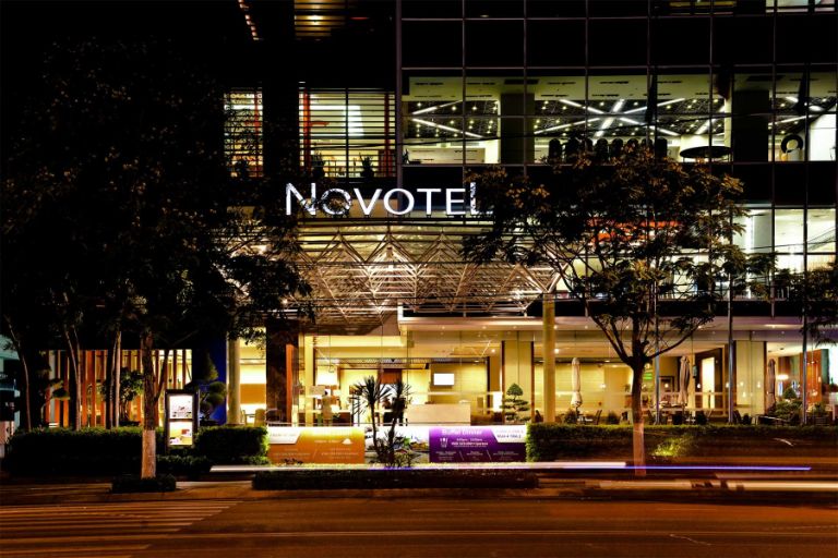 Novotel Nha Trang đi vào hoạt động năm 2008 và dưới sự quản lý của tập đoàn nổi tiếng thế giới Accor, khách sạn nằm gần các địa danh hot hit. 