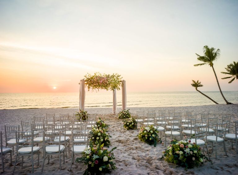Novotel Nha trang đem đến một không gian lễ cưới bãi biển lãng mạn với các gói dịch vụ từ cơ bản đến cao cấp.