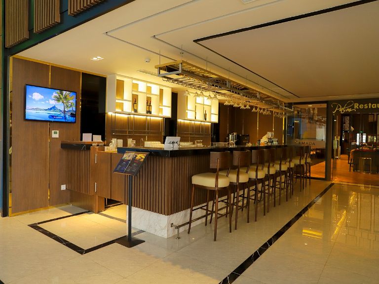 Lobby Bar And Lounge được thiết kế theo phong cách Pháp đầy sang trọng với các loại nước uống hảo hạng và cao cấp.