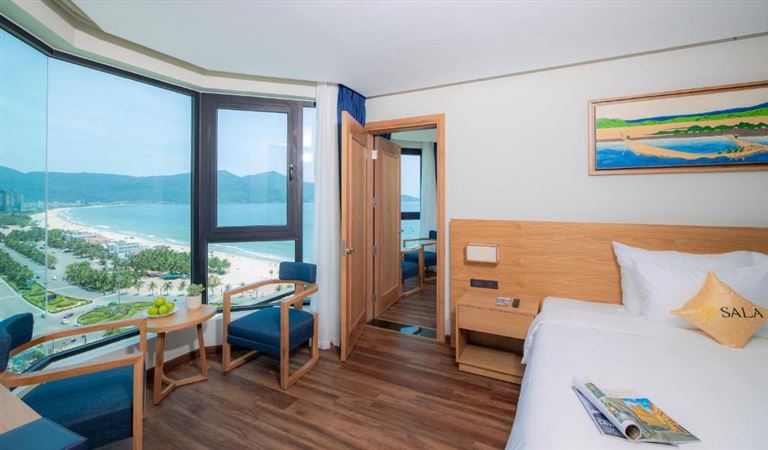 Family Suite Panaromic View là hạng phòng có thiết kế đơn giản, sàn lát gỗ, có hai phòng ngủ riêng biệt. 