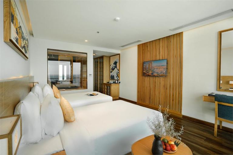 Hạng phòng Deluxe Twin Balcony Sea View của Sala Danang Beach Hotel độc đáo với phong cách hiện đại pha lẫn truyền thống. 