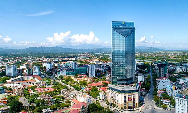 Vinpearl Hotel Huế là một khách sạn cao cấp nằm ngay trung tâm thành phố Huế nhộn nhịp.