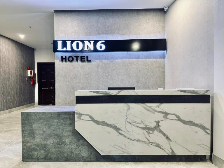 Thiết kế độc lạ kết hợp giữa màu đen và trắng đã tạo nên sự khác biệt của Lion 6 Hotel. 