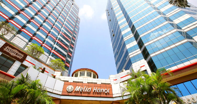 Melia Hanoi Hotel được xây dựng với 2 tòa nhà lớn hai bên.
