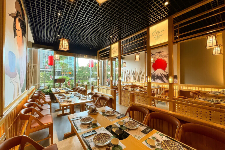 Nhà hàng mang đậm phong cách Nhật Bản mới lạ.