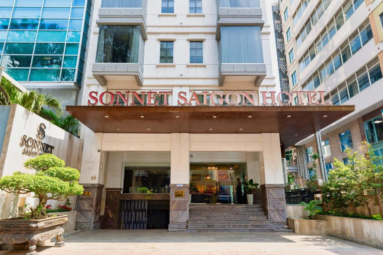 Sonnet Saigon Hotel nổi bật với gam màu trắng kem.