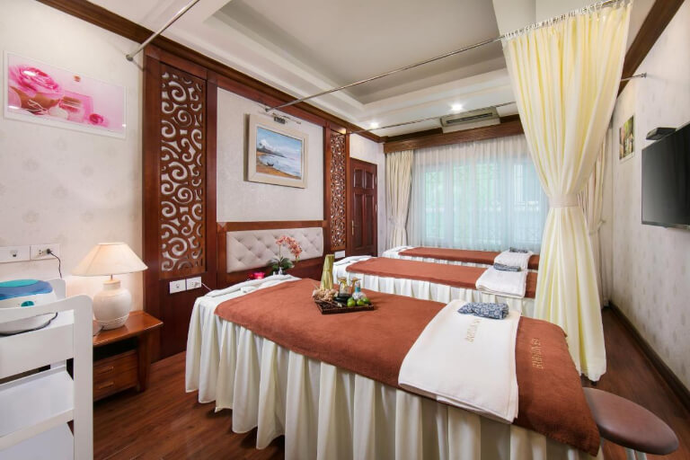 Phòng spa được thiết kế rèm mở, mang lại sự riêng tư cho du khách.