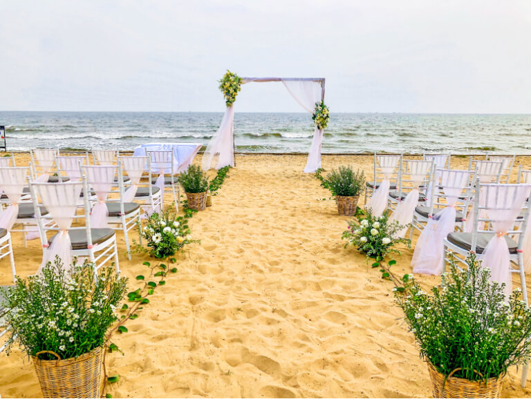 Saint Simeon Resort and Spa mang đến nhiều concept đám cưới siêu đẹp ngay ngoài biển.