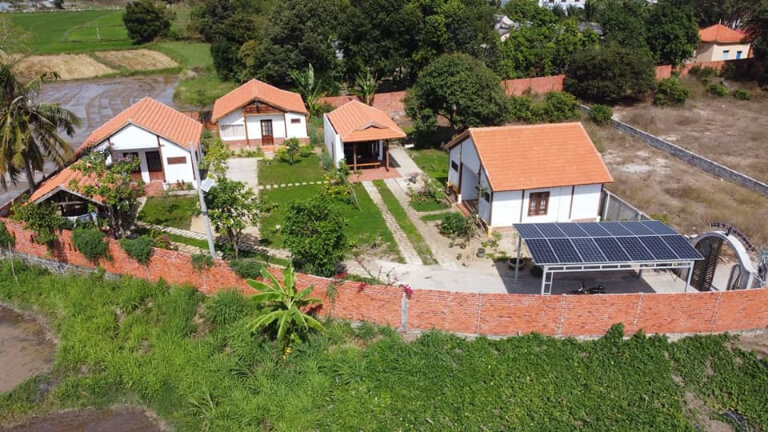 Villa Cocopalm có diện tích rộng với mô hình nhà ở và hệ sinh thái xanh.