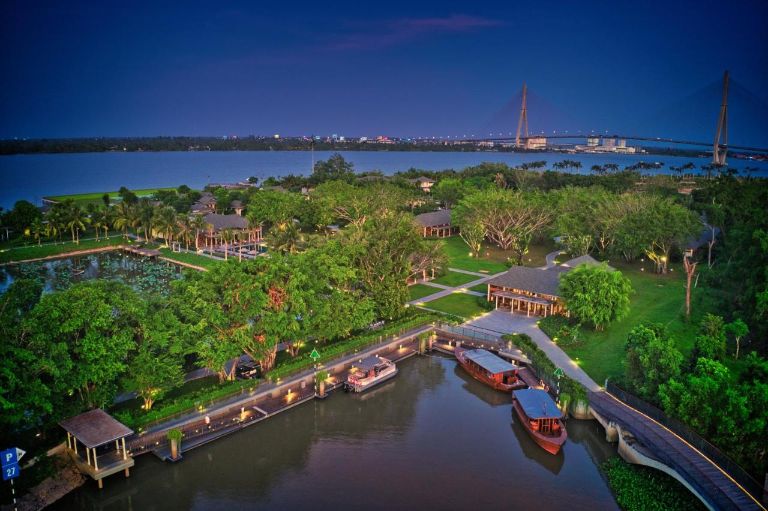Khách Sạn Azerai Cần Thơ nằm trên đảo Cồn Ấu, một hòn đảo xanh mướt giữa lòng Đồng bằng sông Cửu Long. 