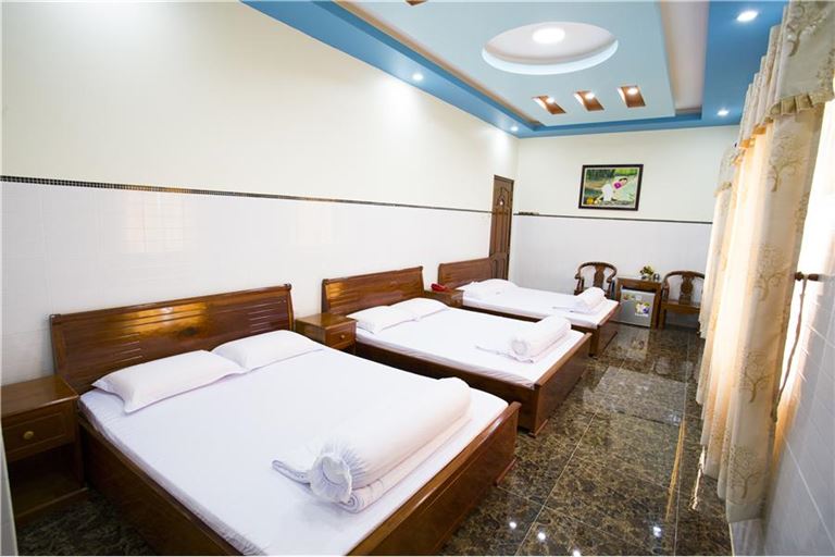 Khách sạn cung cấp hạng phòng gia đình cho các nhóm khách đông, có diện tích lớn và 2 loại giường. 