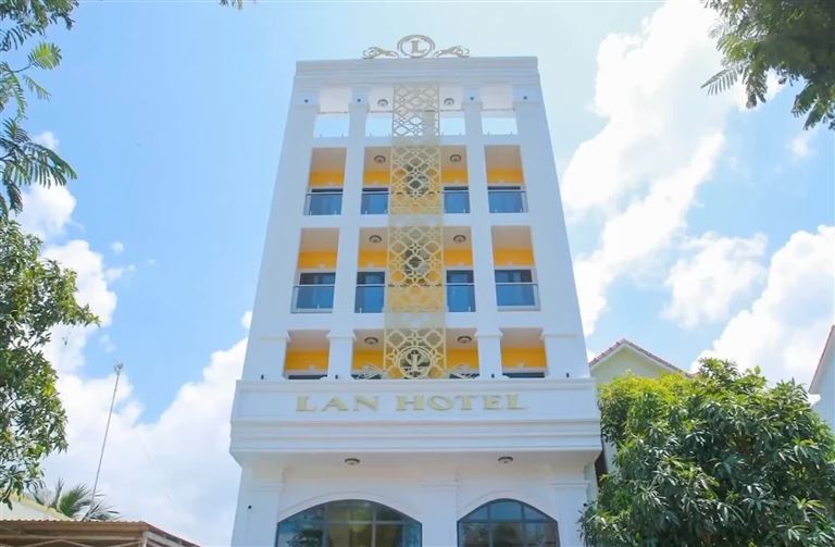 Khách sạn Lan Hotel được đánh giá là có chất lượng hoàn hảo đứng top 1 những điểm lưu trú tại huyện đảo. 