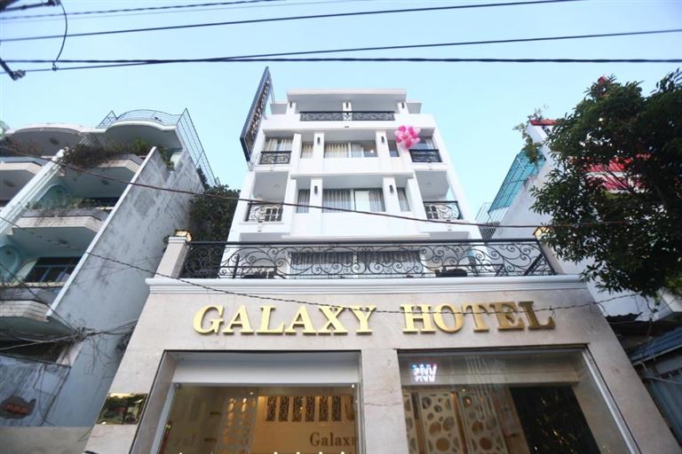 Galaxy Hotel là khách sạn Gò Vấp Sài Gòn lý tưởng cho các cặp đôi muốn thay đổi không khí hẹn hò, nằm ngay mặt đường Nguyễn Oanh. \