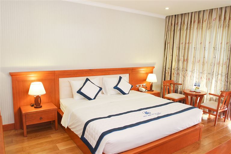 Khách sạn Hòa Bình Rạch Giá sở hữu hạng phòng cao cấp bậc nhất là Hòa Giang Suite với tầm view đắc địa ra biển và thành phố. 