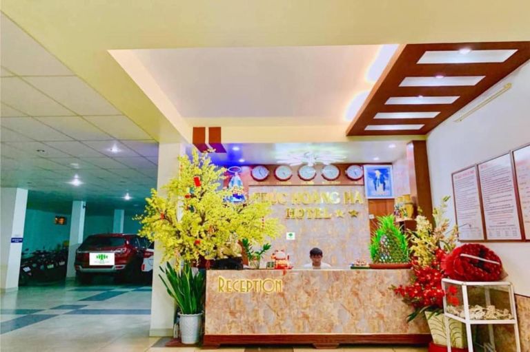 Khách sạn Kon Tum này luôn mở cửa phục vụ khách hàng 24/24 và giải đáp các vấn đề của bạn tại quầy lễ tân. 