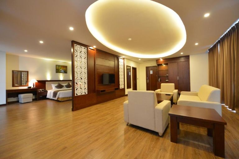 Phòng Executive Suite được thiết kế theo dáng nhà 2 phòng gồm 1 ngủ và 1 khách (nguồn: Booking.com).