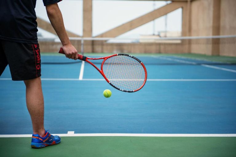 Sân tennis của khách sạn Mường Thanh Grand Cửa Lò được thiết đạt tiêu chuẩn quốc tế (nguồn: Booking.com).