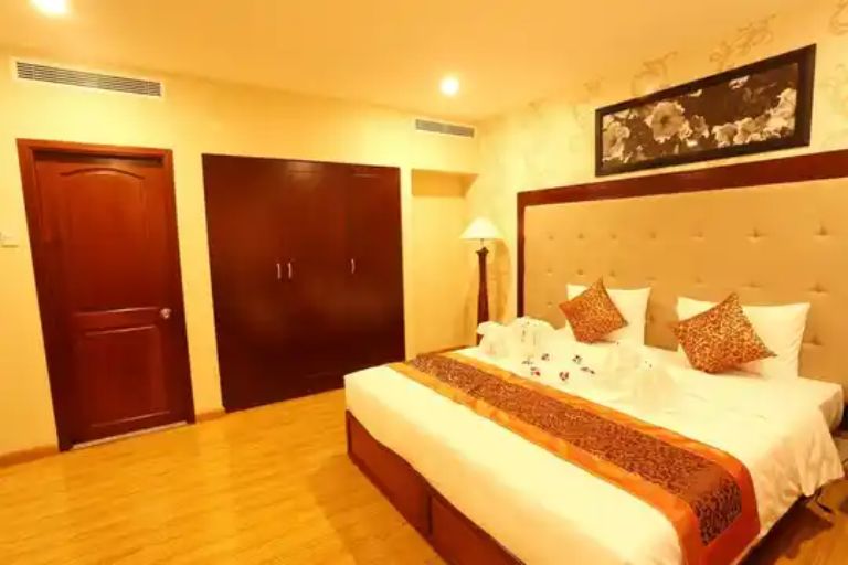 Hạng phòng Family Suite có 1 giường đôi thích hợp cho các cặp đôi hoặc gia đình nhỏ. (nguồn: Booking.com).