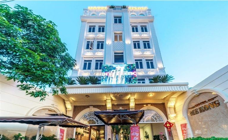 Khách sạn Pleiku Gia Lai - Hotel MeKong sở hữu vị trí thuận lợi ngay trung tâm thành phố, gần các trục lộ chính. 