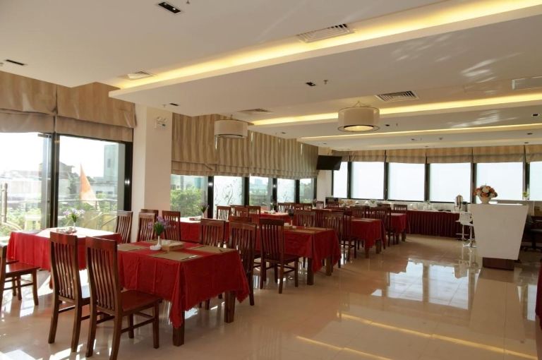 Khách sạn Quảng Ngãi - Cẩm Thành sẽ đem đến cho bạn một trải nghiệm ẩm thực cực kỳ thú vị ngay trong nhà hàng. 