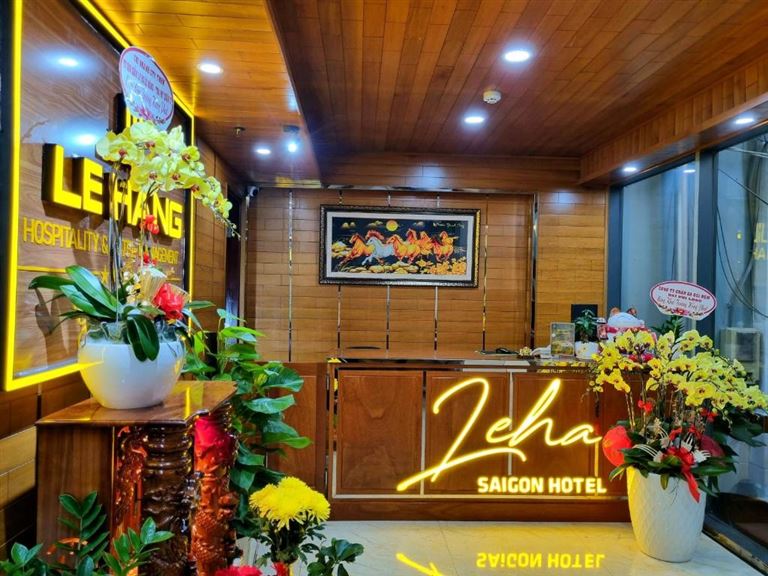 Khách sạn Tân Bình - LEHA Saigon Hotel được khách hàng đánh giá cao khu giữ gìn được nét truyền thống với chất liệu gỗ chủ đạo.