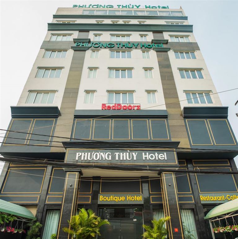 Khách sạn Phương Thùy Hotel là khách sạn Thủ Đức Sài Gòn 2 sao có vị trí thuận lợi nằm ngay trung tâm quận. 