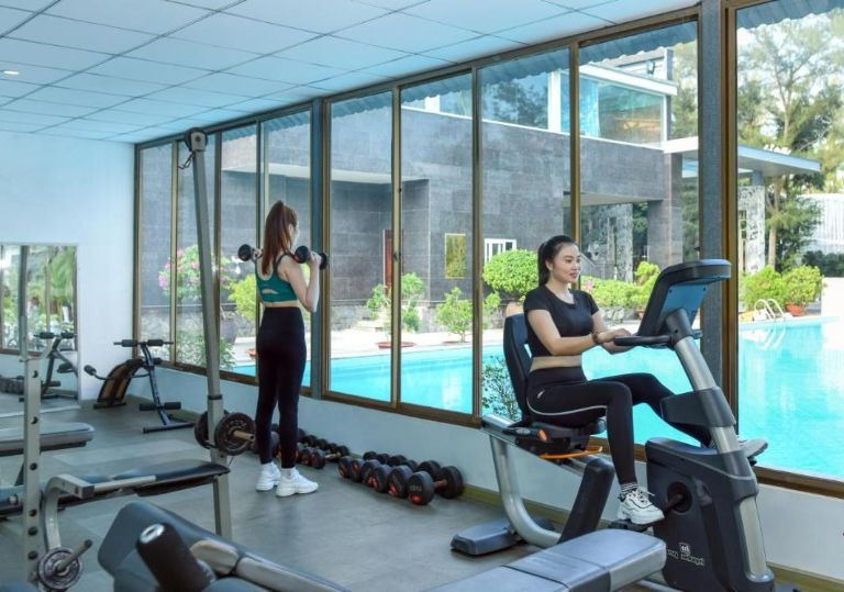 Phòng gym với nhiều trang thiết bị hiện đại sẽ giúp bạn giữ dáng ngay cả trong kỳ nghỉ dưỡng. 