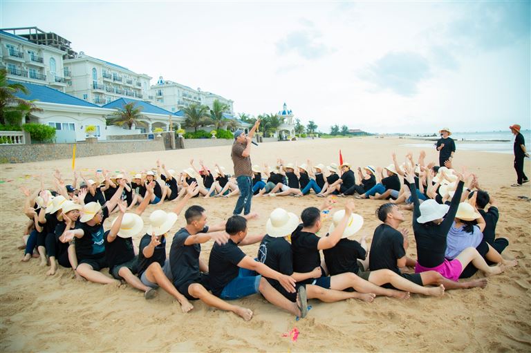 Lan Rừng Phước Hải Resort sở hữu một bãi biển riêng siêu dài lý tưởng để tổ chức các trò chơi trên biển và teambuilding vui nhộn. 