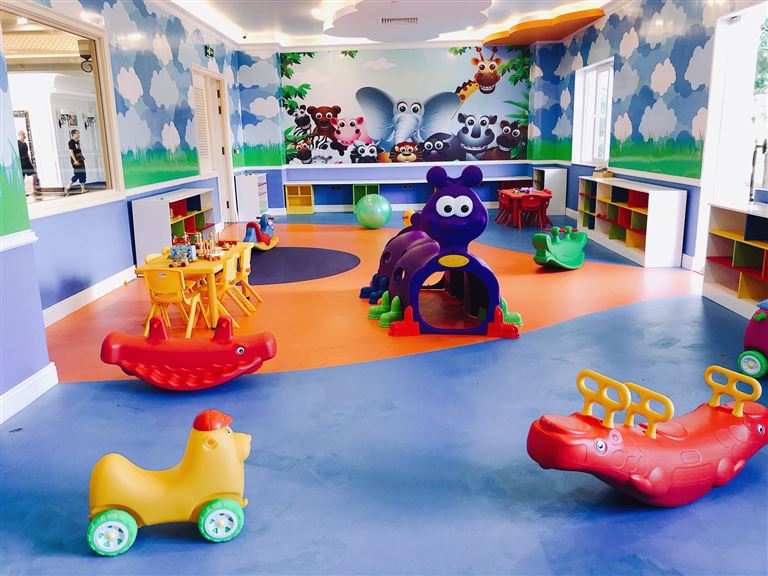 Khu vui chơi trẻ em tại Lan Rừng Phước Hải Resort được thiết kế đẹp mắt với nhiều gam màu tươi sáng, có nhiều trò chơi thú vị. 