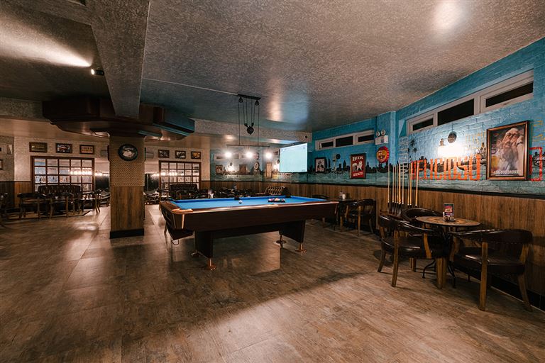 Smugglers Sports Bar là khu vực vui chơi giải trí được đông đảo khách hàng yêu thích với nhiều trò chơi hấp dẫn. 