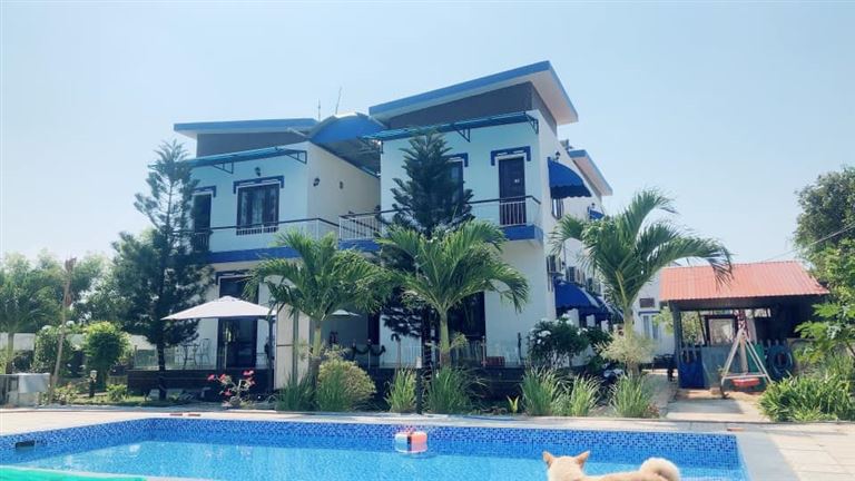 Villa Sapphire Hồ Tràm là địa điểm nghỉ dưỡng đẹp, thu hút khách hàng bởi không gian rộng rãi, gần gũi thiên nhiên. 