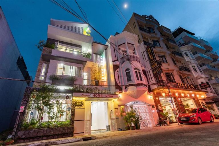 Khách hàng đánh giá cao về vị trí thuận tiện và không gian bình yên tại Suna's Home Villa Vũng Tàu. 