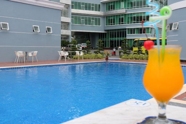 Hồ bơi tại Khách Sạn Ninh Kiều được cho phép sử dụng từ 6 giờ đến 19 giờ hàng ngày.