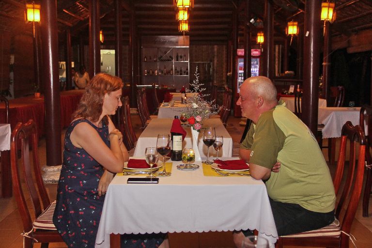 Những bữa tối lãng mạn sẽ được Little Paris Resort & Spa chuẩn bị từ trước nếu như bạn đặt dịch vụ qua số 093 394 60 09. 