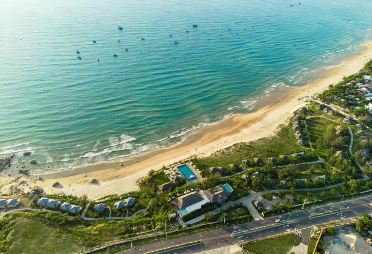 Crown Retreat Quy Nhon sở hữu vị trí đắc địa nằm đối diện với bãi biển. 