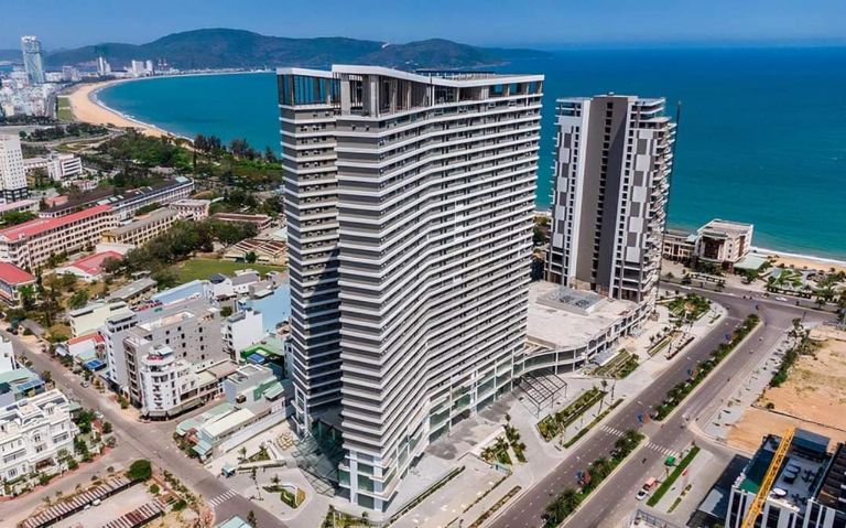 Glese Balcony Seaview Apartment  tựa như một tòa nhà chọc trời nằm ngay bên cạnh bãi biển Quy Nhơn. 