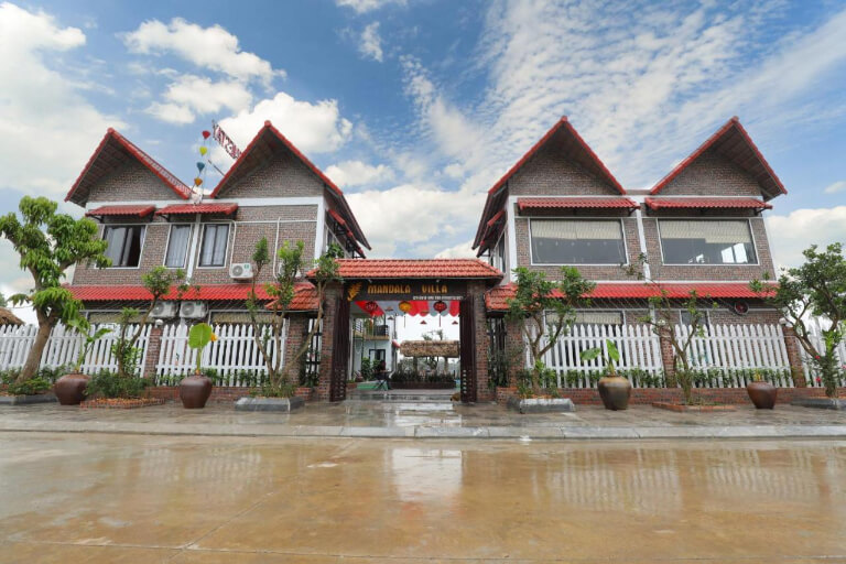 Mandala Villa Ninh Bình mang kiến trúc hiện đại kết hợp truyền thống mới lạ.