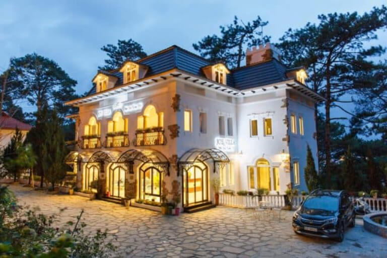 Villa Biệt Thự Lâm Đồng là điểm dừng chân được nhiều du khách yêu thích bởi chiếc view đẹp cùng không khí trong lành. 