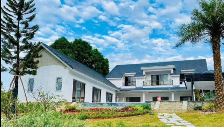 Sapphire Villa A hiện đại, phù hợp cho 20 khách.