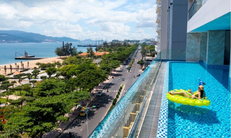 Những bức ảnh ấn tượng được tạo nên từ hồ bơi vô cực